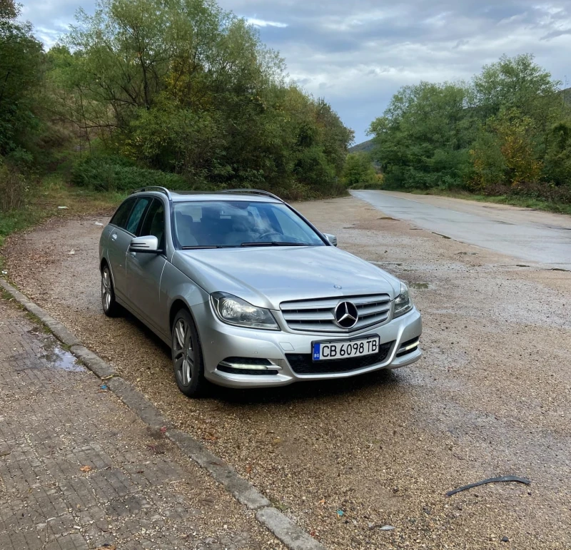 Mercedes-Benz C 180 Обслужена+ каско, 2 комплекта гуми, снимка 1 - Автомобили и джипове - 47434889