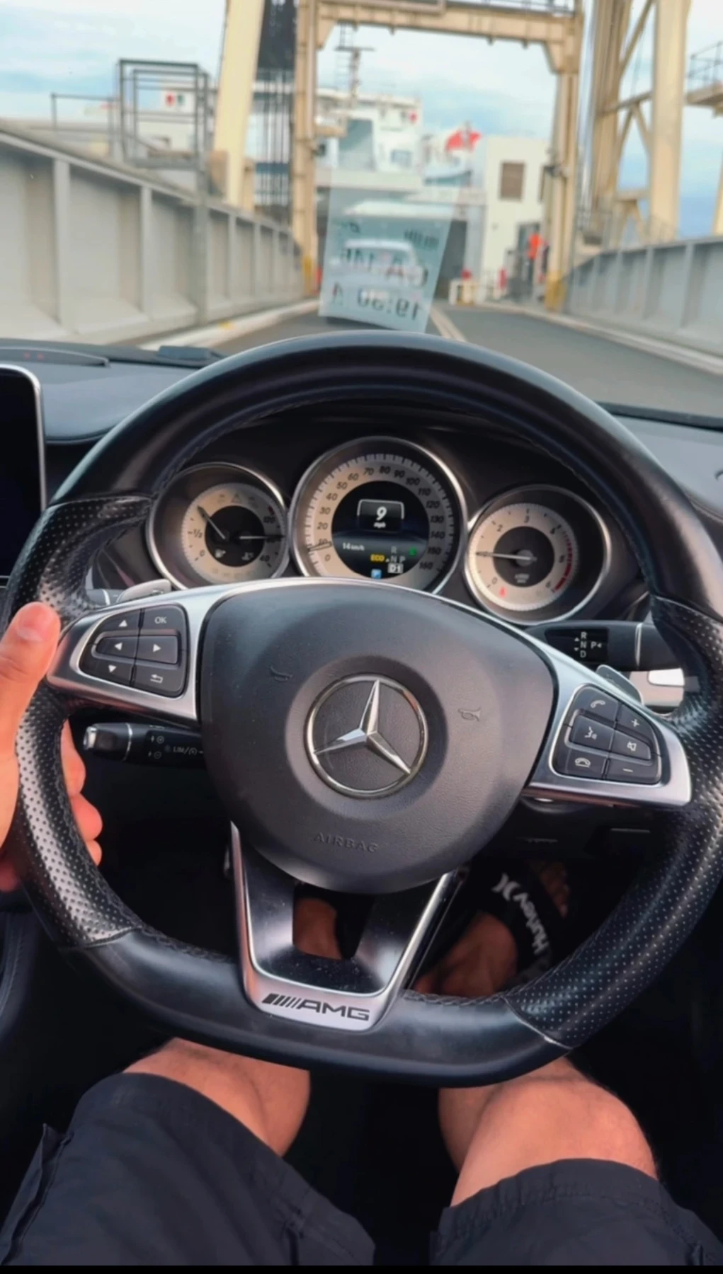 Mercedes-Benz CLS 220 перфектен AMG - изображение 7