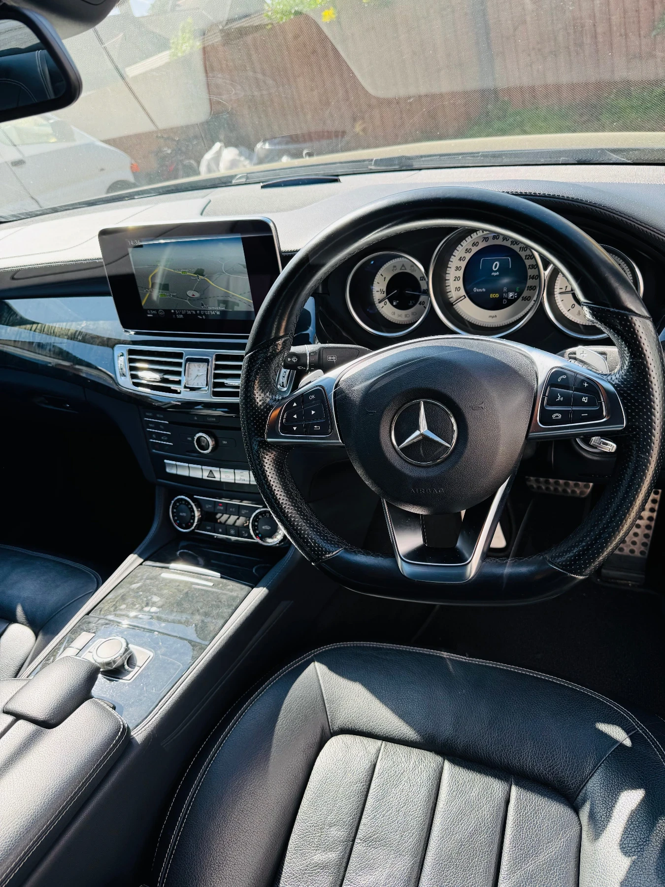 Mercedes-Benz CLS 220 перфектен AMG - изображение 10