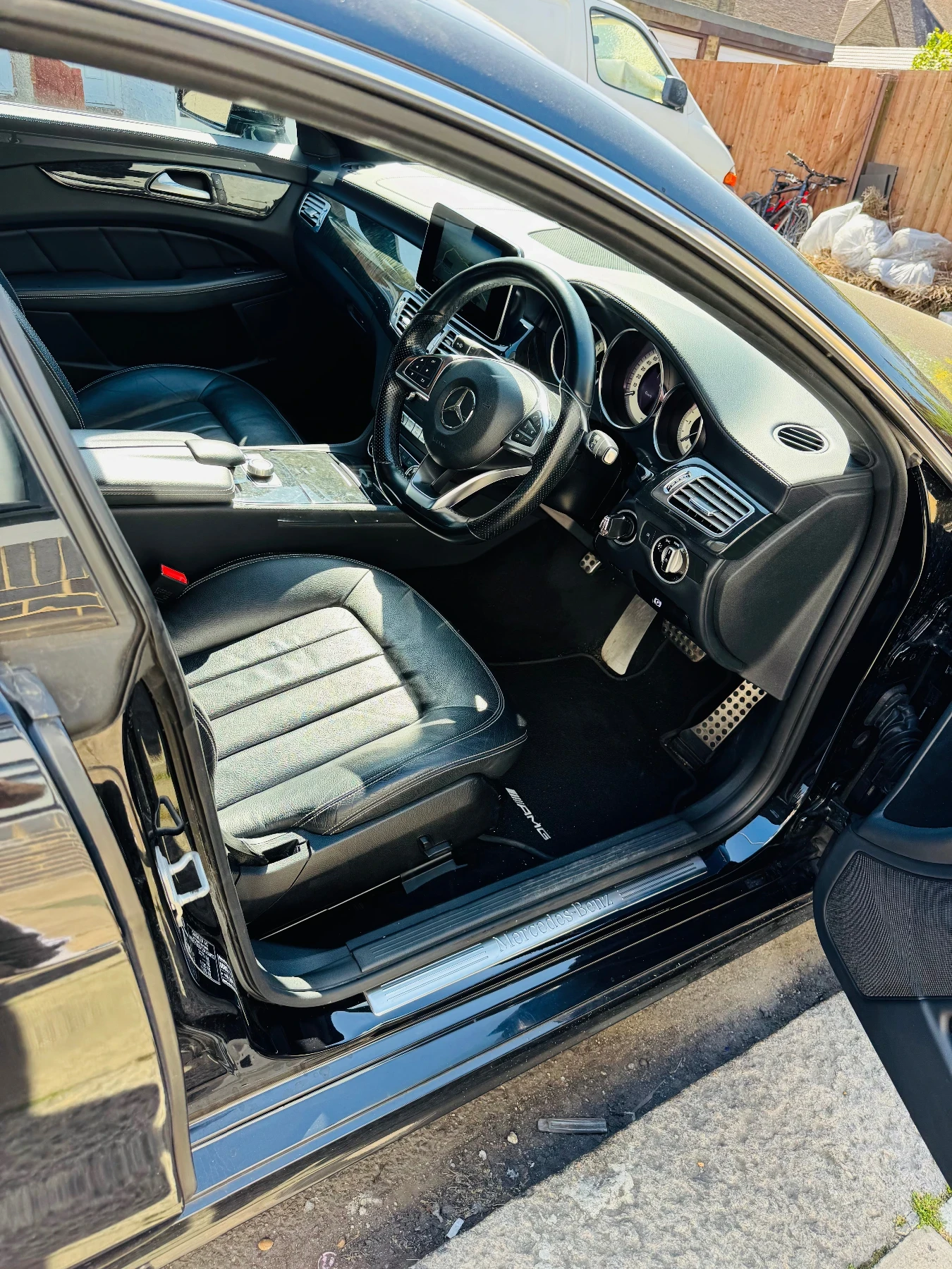 Mercedes-Benz CLS 220 перфектен AMG - изображение 9