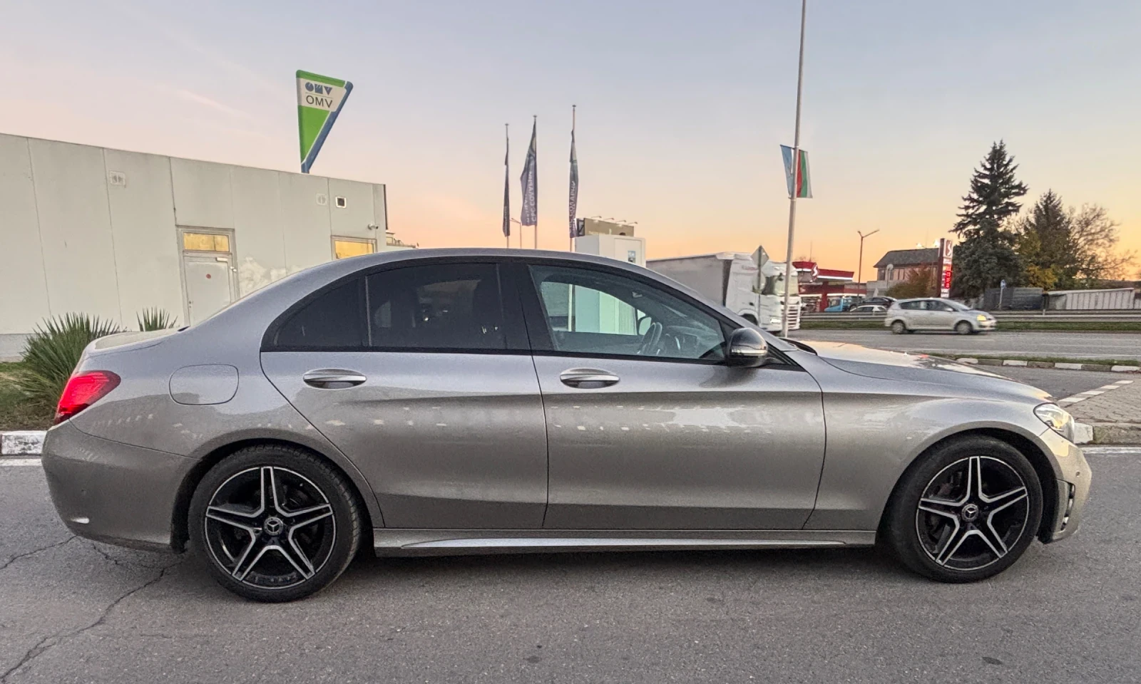 Mercedes-Benz C 180 d * AMG  * 9G * Panorama * Carplay * Camera | Mobile.bg   5