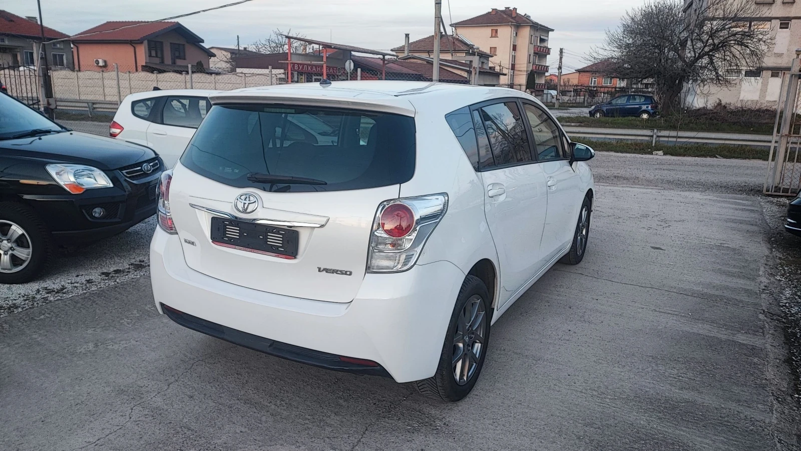 Toyota Verso 1.6i 7-местна, снимка 8 - Автомобили и джипове - 53800836