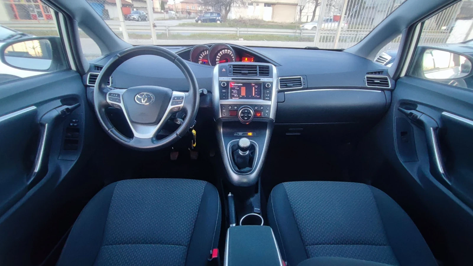 Toyota Verso 1.6i 7-местна, снимка 13 - Автомобили и джипове - 53800836