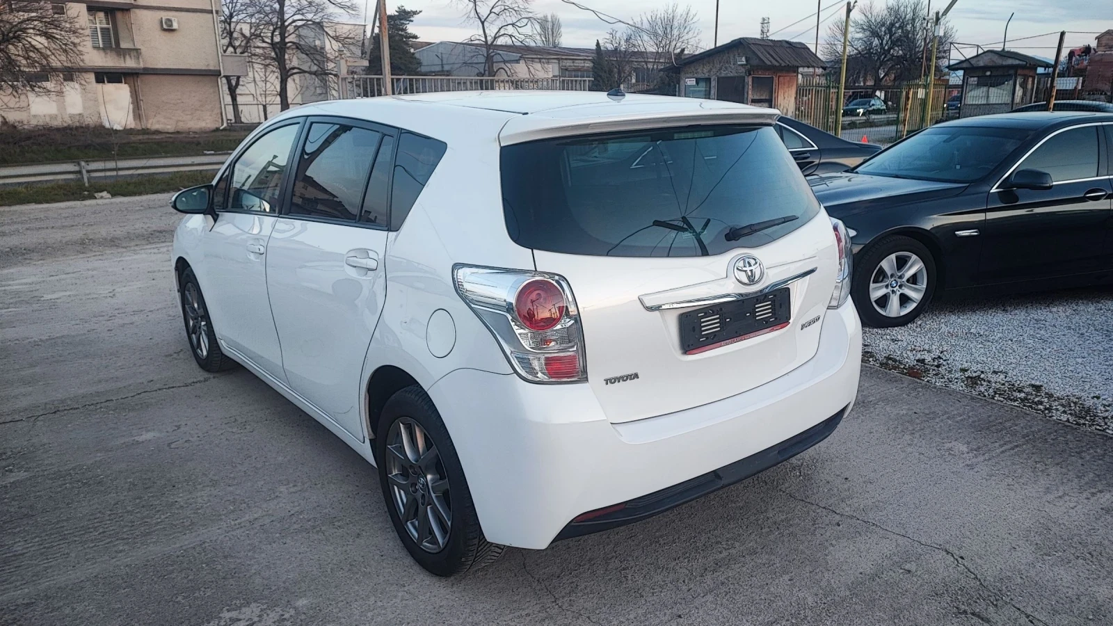 Toyota Verso 1.6i 7-местна, снимка 9 - Автомобили и джипове - 53800836