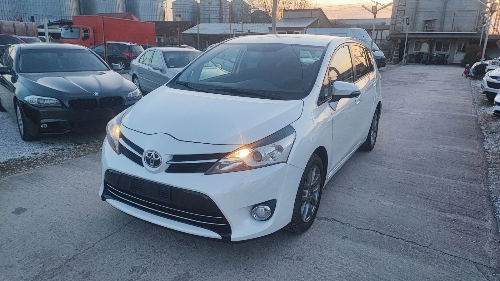 Toyota Verso 1.6i 7-местна, снимка 6 - Автомобили и джипове - 53800836