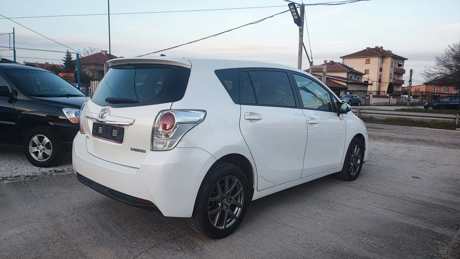 Toyota Verso 1.6i 7-местна, снимка 7 - Автомобили и джипове - 53800836