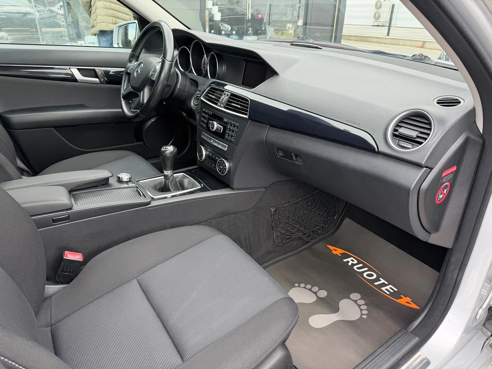 Mercedes-Benz C 200 CDi * Facelift* LED/Навигация, снимка 9 - Автомобили и джипове - 54083627