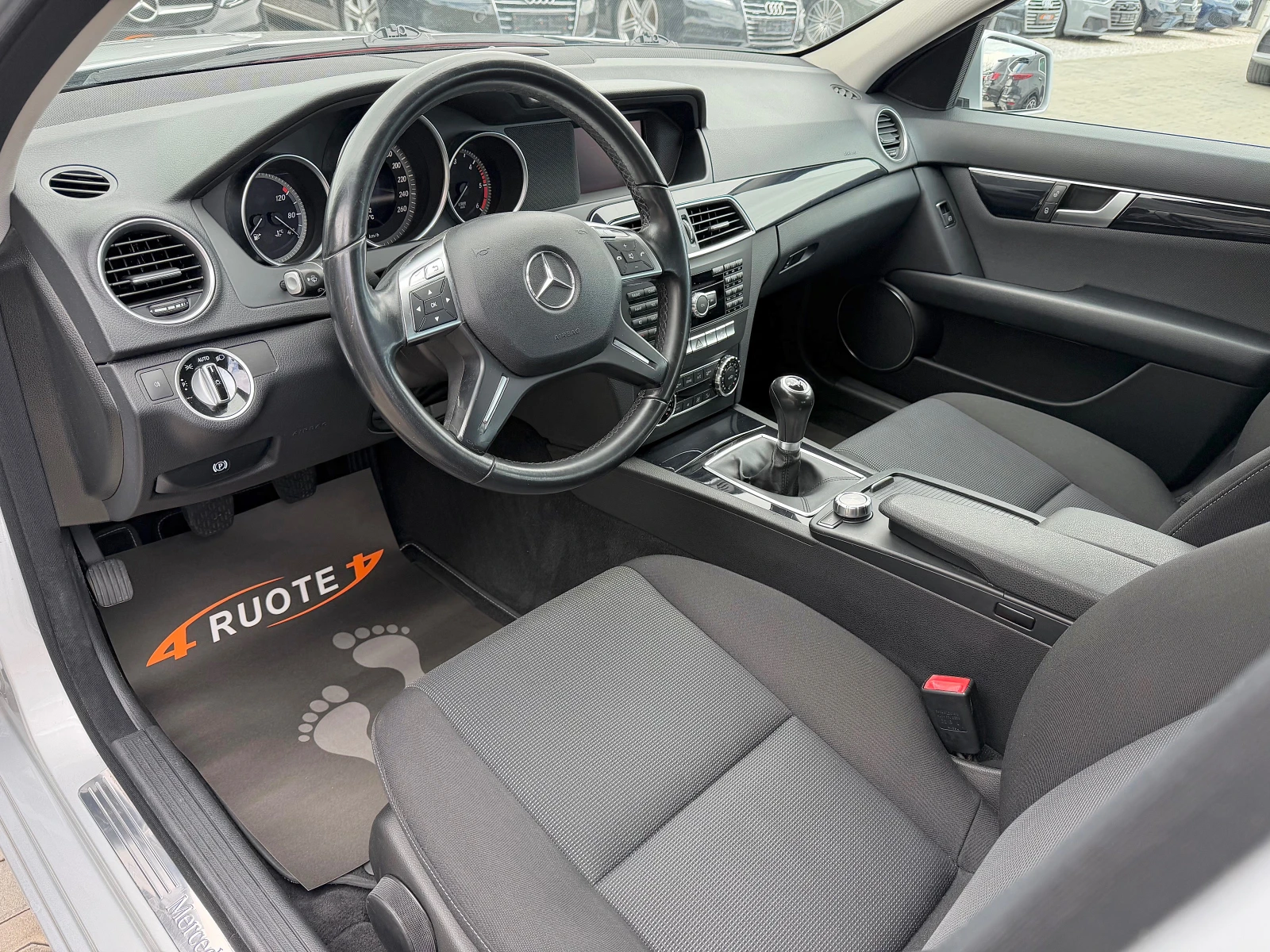 Mercedes-Benz C 200 CDi * Facelift* LED/Навигация, снимка 8 - Автомобили и джипове - 54083627