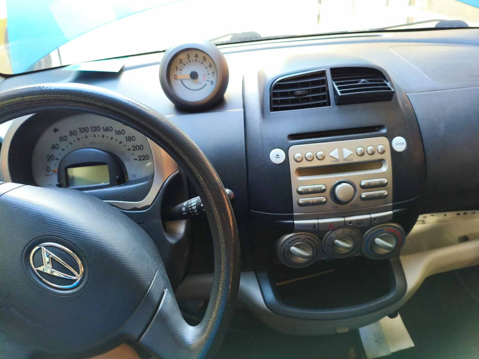 Daihatsu Sirion, снимка 14 - Автомобили и джипове - 54373383