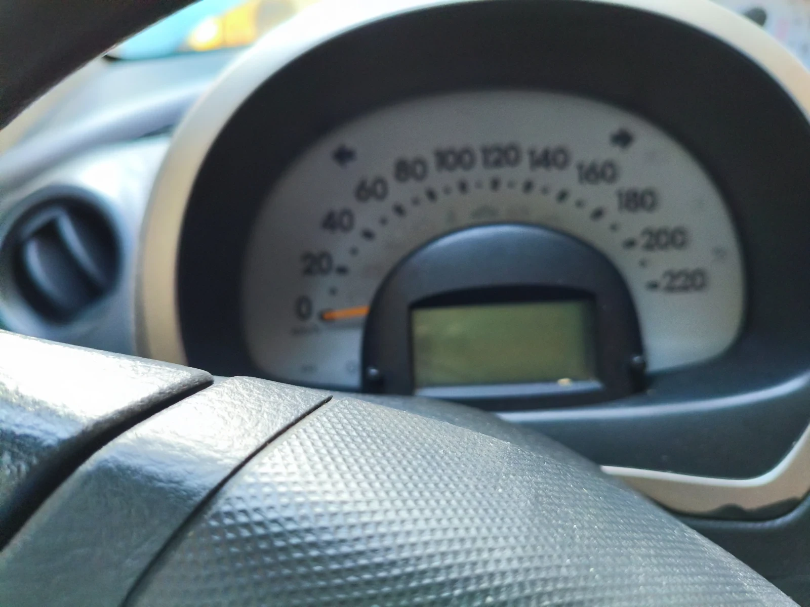 Daihatsu Sirion, снимка 15 - Автомобили и джипове - 54373383