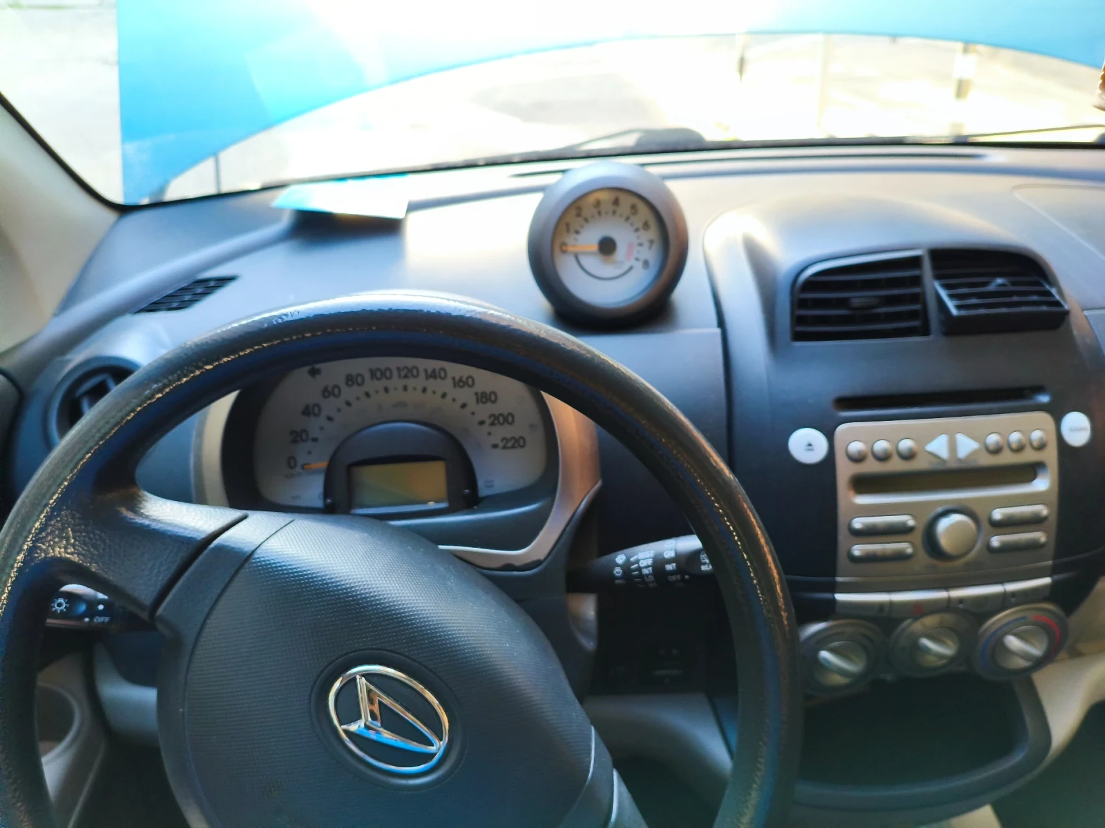 Daihatsu Sirion, снимка 13 - Автомобили и джипове - 54373383