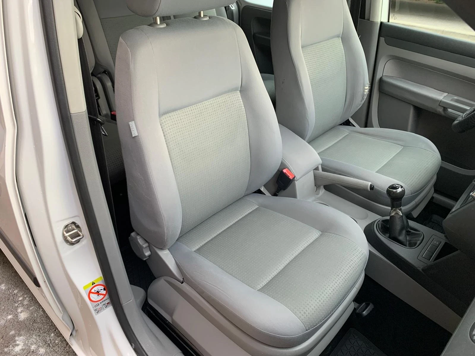 VW Caddy 1.9 TDI Климатик, снимка 17 - Автомобили и джипове - 54487412