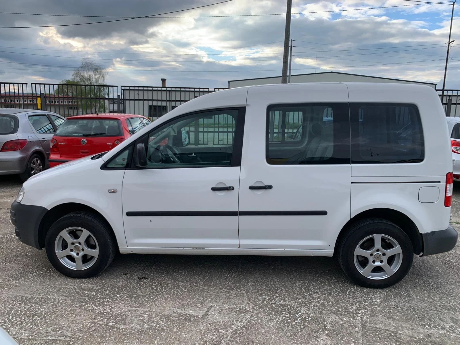 VW Caddy 1.9 TDI Климатик, снимка 8 - Автомобили и джипове - 54487412