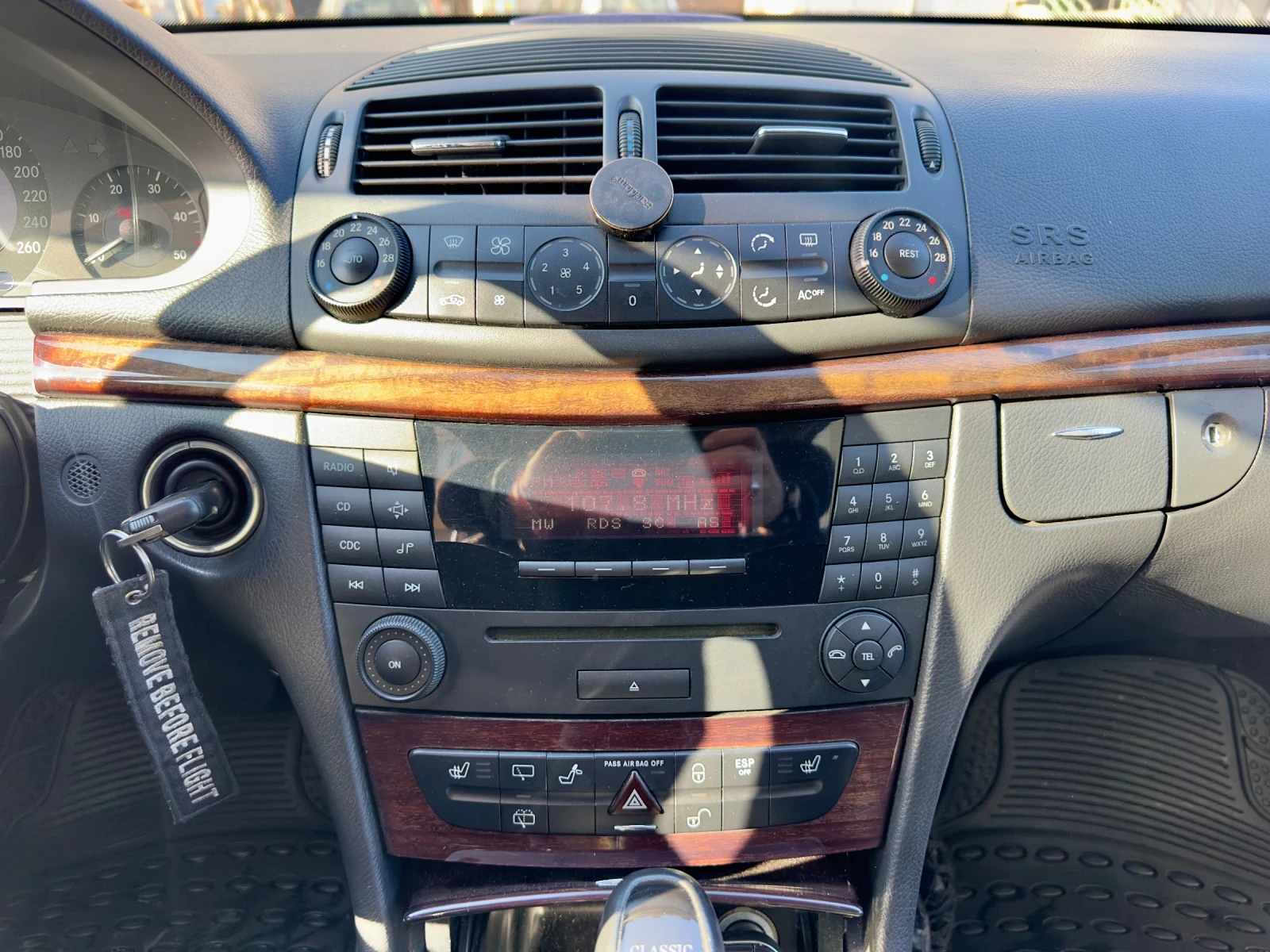 Mercedes-Benz E 220 CDI, снимка 11 - Автомобили и джипове - 54579755