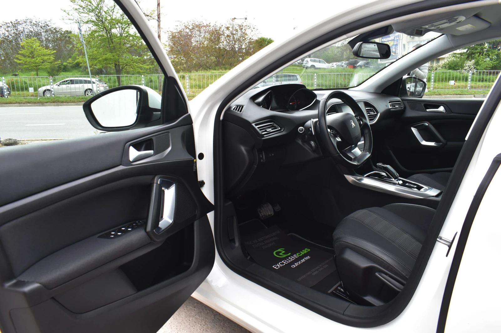 Peugeot 308 SW* AUTOMAT* FULL-LED, снимка 7 - Автомобили и джипове - 54608888