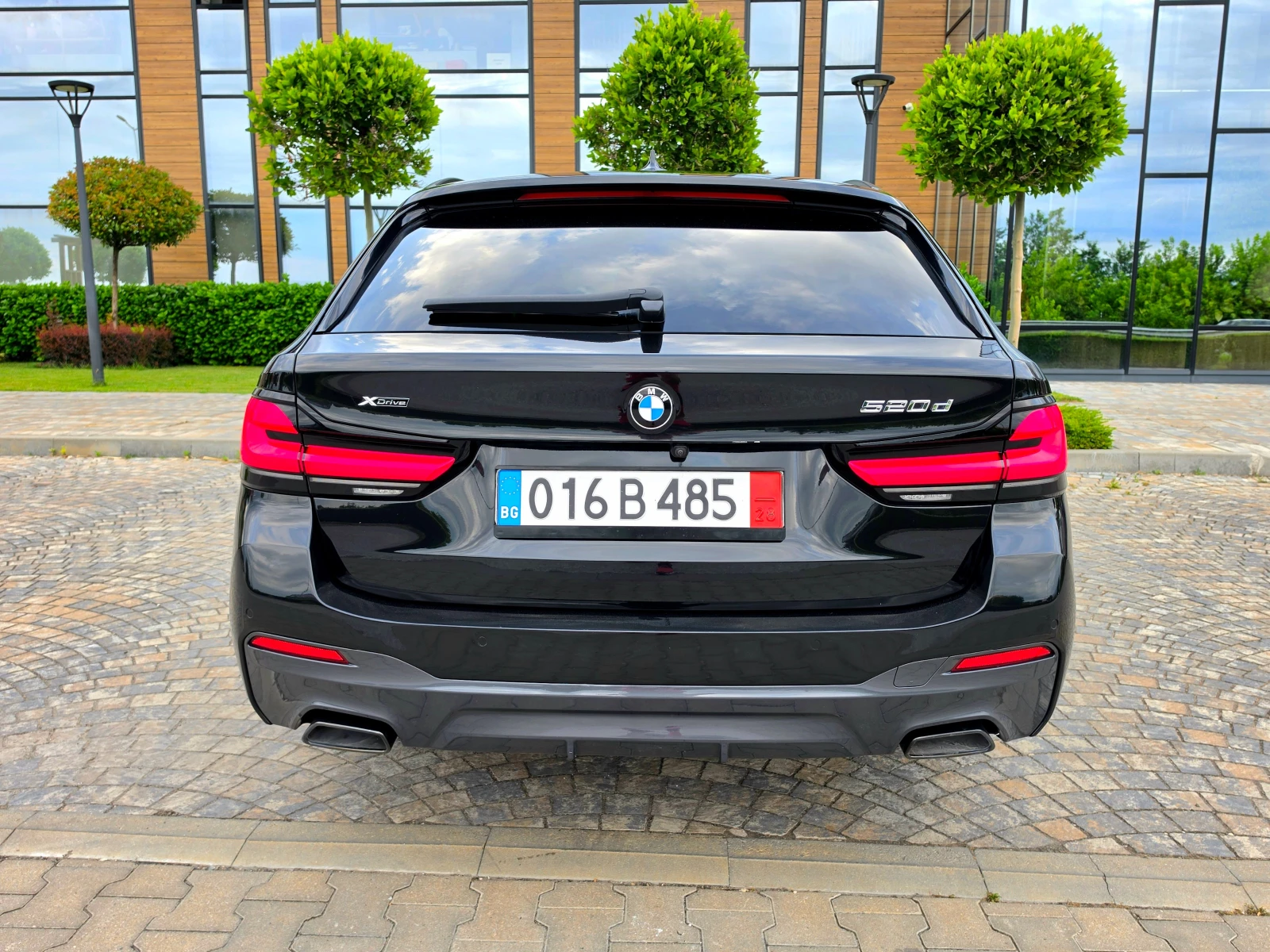 BMW 520 XDRIVE* FACELIFT* M SPORT* PANORAMA* LED* VIRTUAL*, снимка 6 - Автомобили и джипове - 54879568