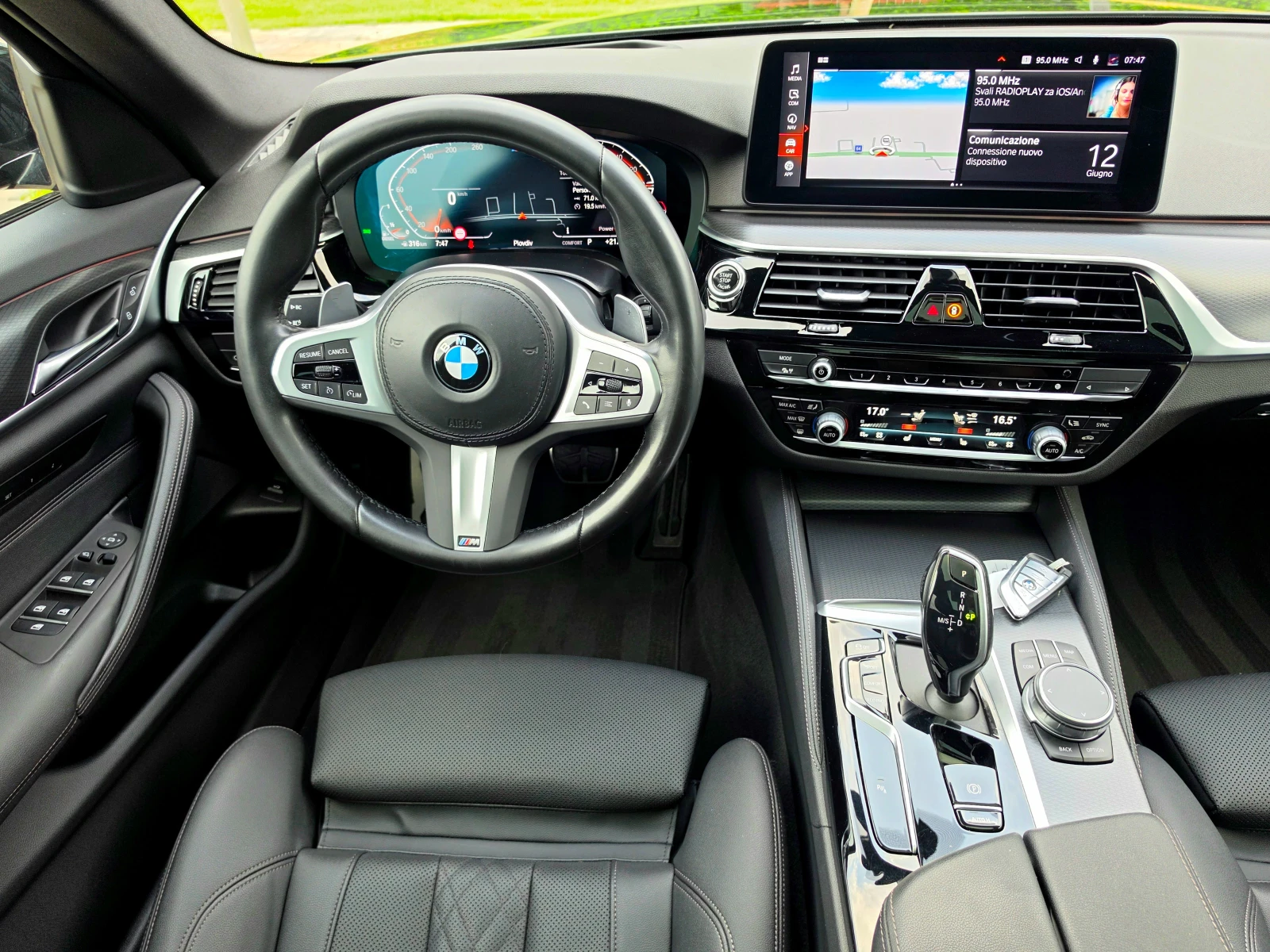 BMW 520 XDRIVE* FACELIFT* M SPORT* PANORAMA* LED* VIRTUAL*, снимка 11 - Автомобили и джипове - 54879568