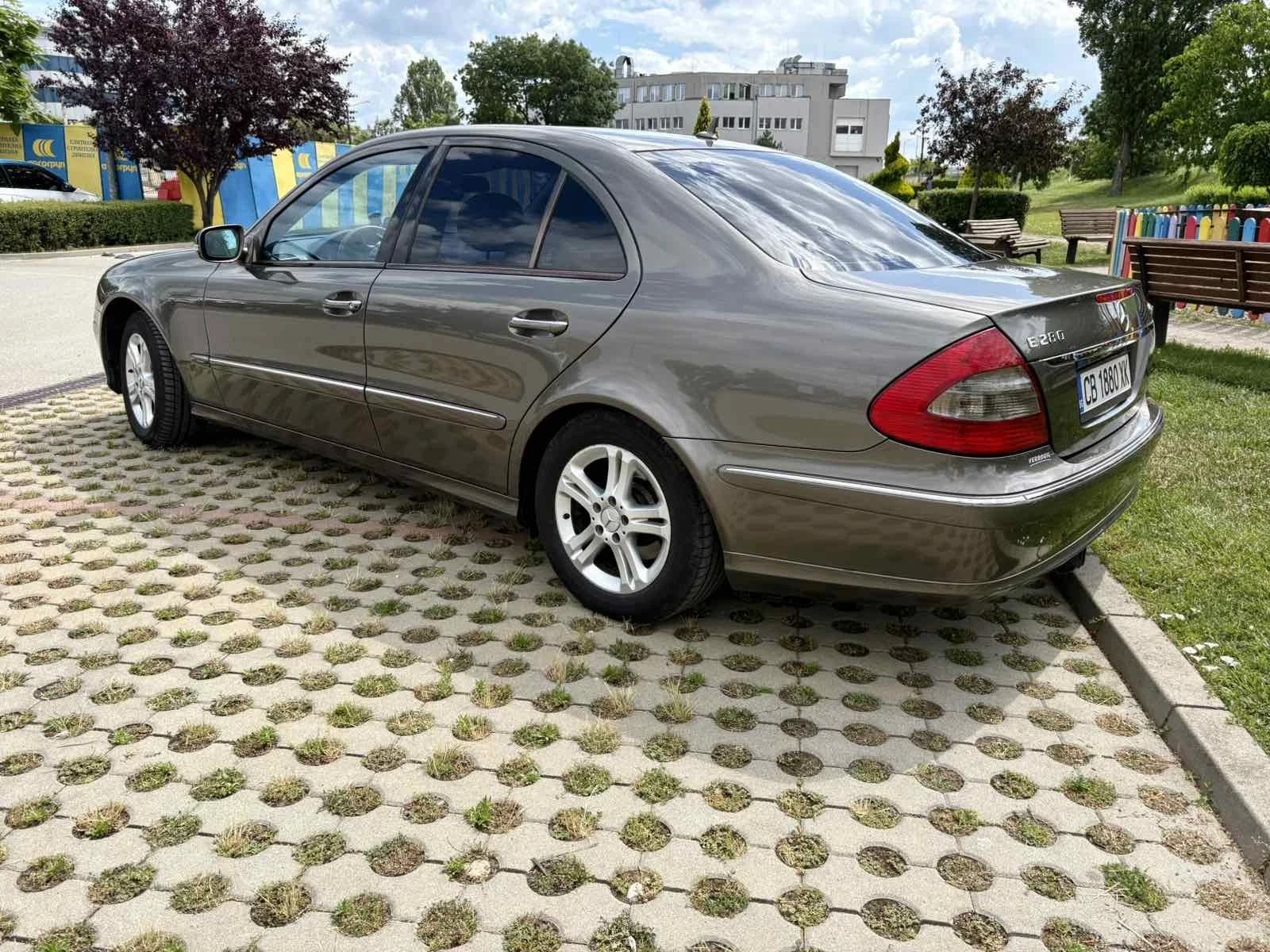 Mercedes-Benz E 280 Facelift , снимка 11 - Автомобили и джипове - 54963600