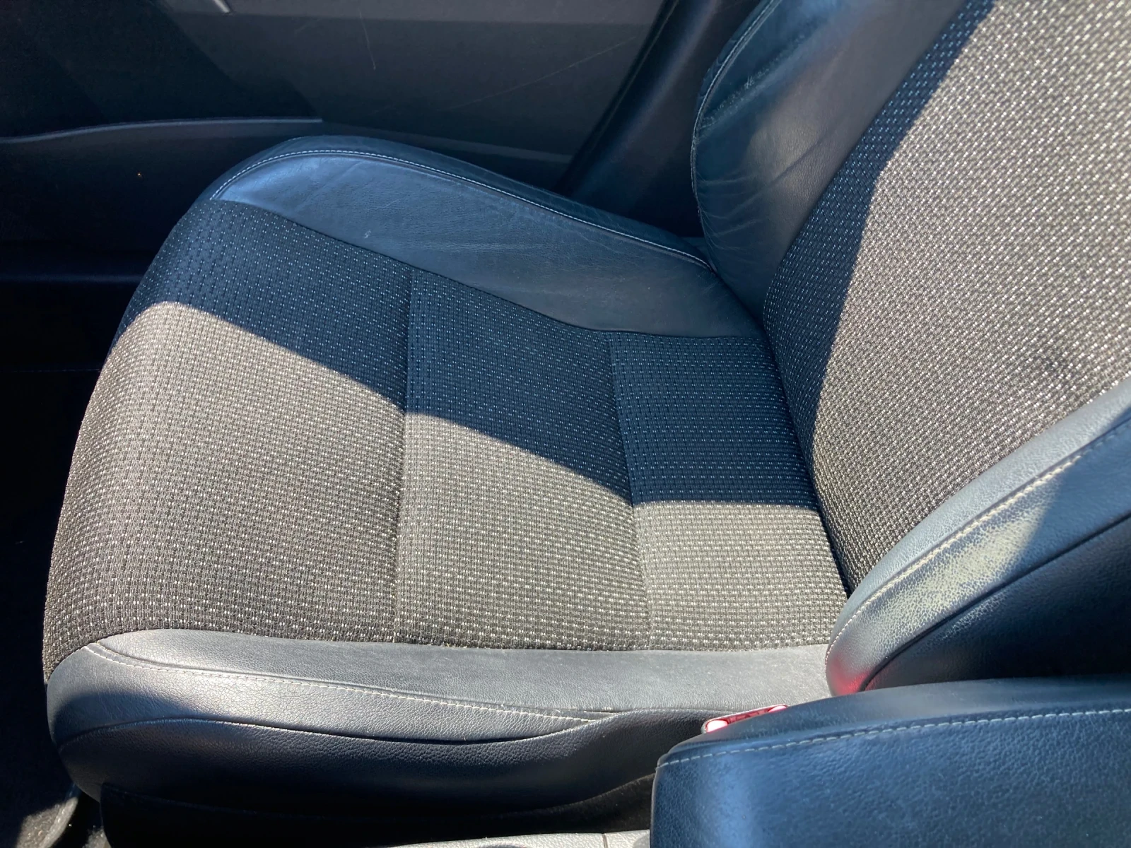 Toyota Auris 1.8 Benzin+ Hibrid 99ks FULL Ekstri, снимка 13 - Автомобили и джипове - 55064402