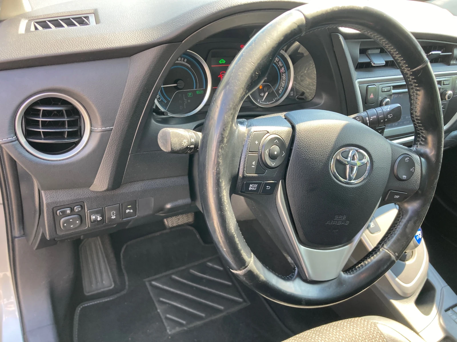 Toyota Auris 1.8 Benzin+ Hibrid 99ks FULL Ekstri, снимка 8 - Автомобили и джипове - 55064402