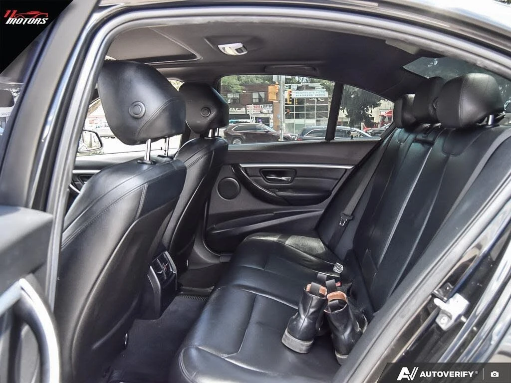 BMW 330 * M-Package *  AвтоКредит * (ЦЕНА ДО БГ), снимка 12 - Автомобили и джипове - 55544279