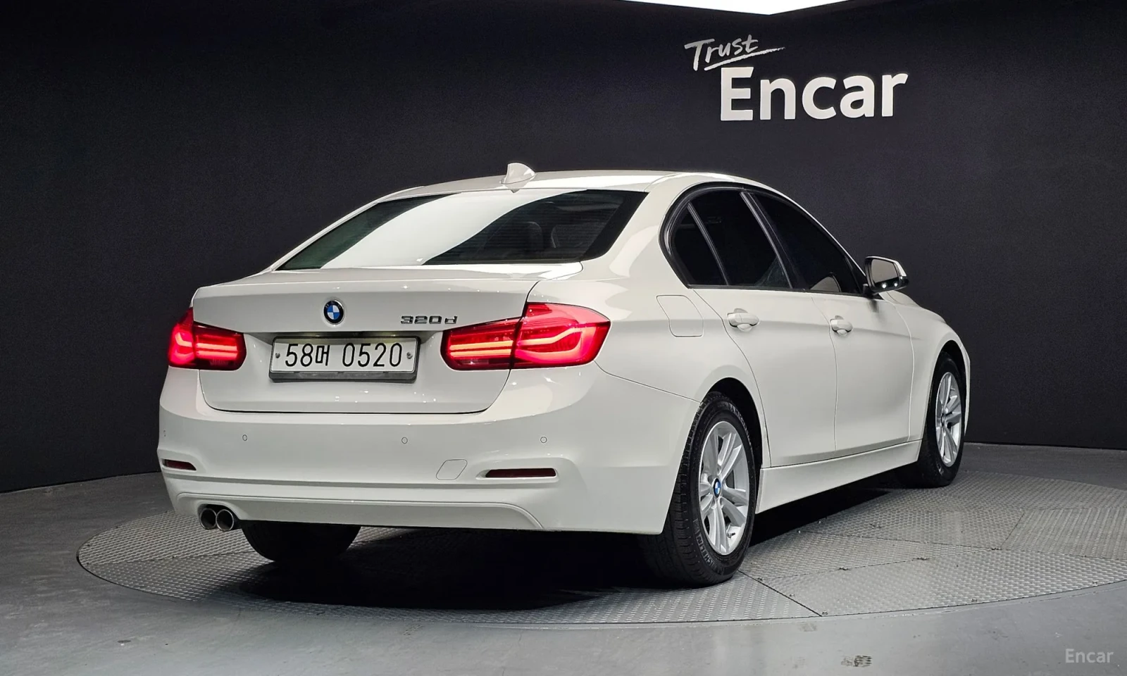 BMW 320 Digitalno tablo\Golyama navigacia, снимка 2 - Автомобили и джипове - 55571194
