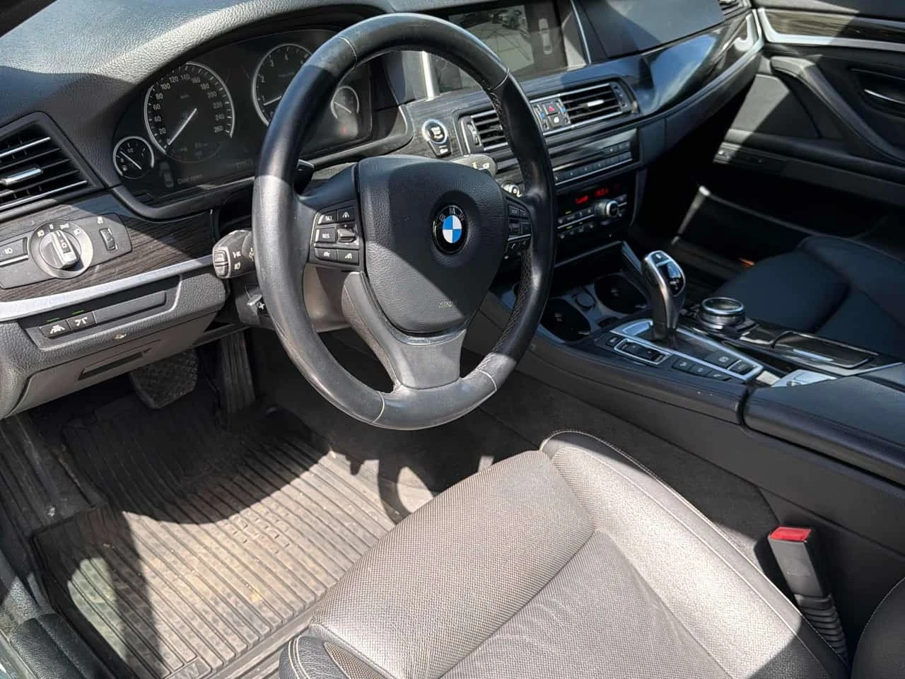 BMW 550 * 550i xDrive * CARFAX * БЕЗ ПЪРВОНАЧАЛНА ВНОСКА, снимка 5 - Автомобили и джипове - 55748321