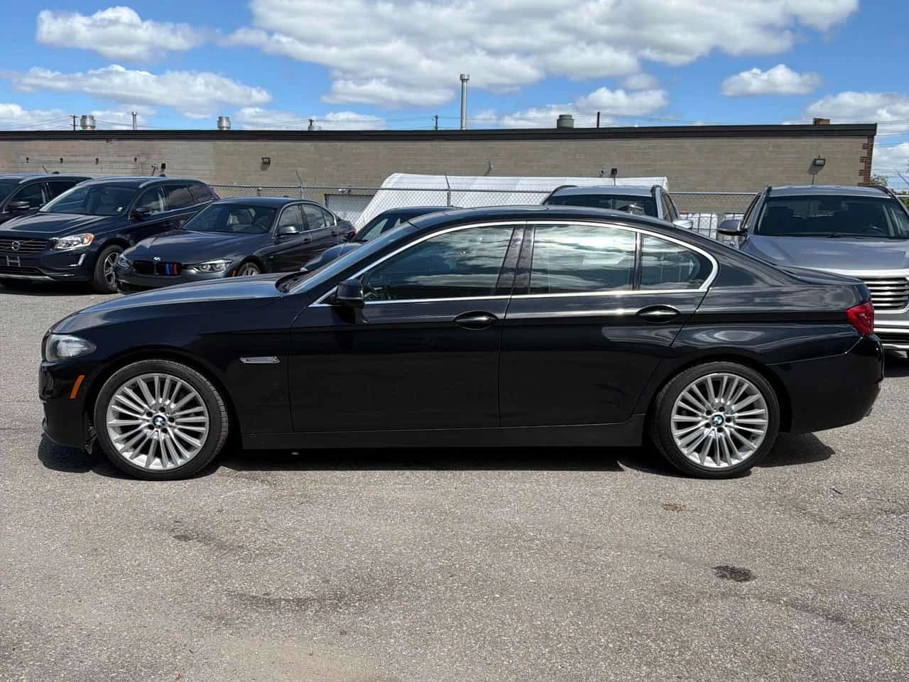 BMW 550 * 550i xDrive * CARFAX * БЕЗ ПЪРВОНАЧАЛНА ВНОСКА, снимка 2 - Автомобили и джипове - 55748321