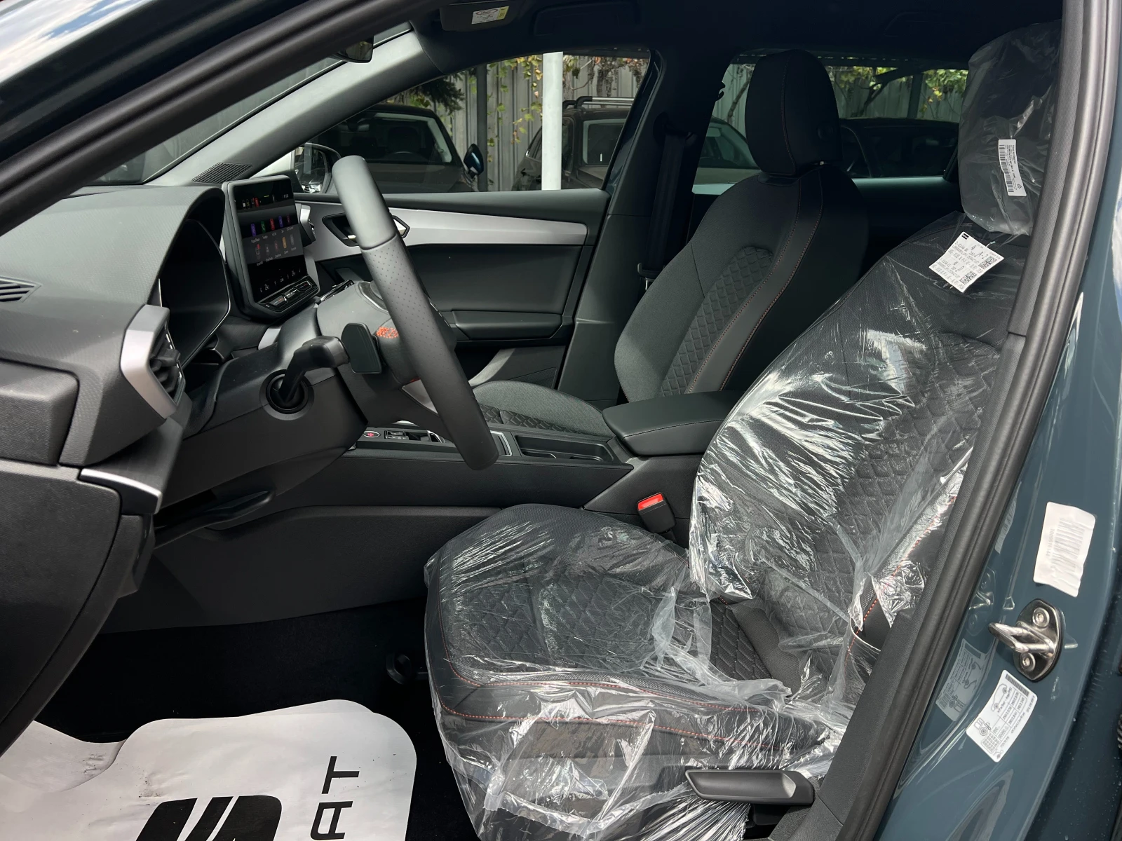 Seat Leon FR 2.0 TDI 7DSG Фабрично нов! , снимка 12 - Автомобили и джипове - 56195775
