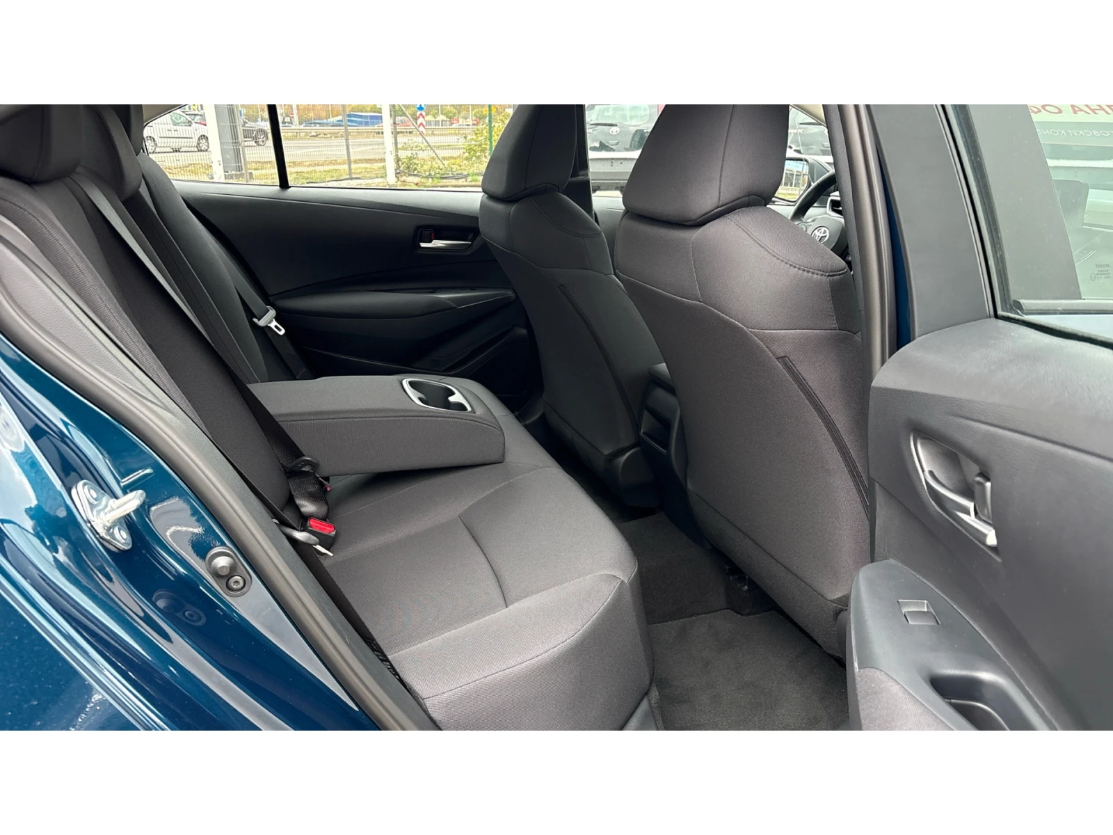 Toyota Corolla SEDAN 1.5 6MT 123�.�, ������� ������ �� 108   | Mobile.bg � ����������� 9