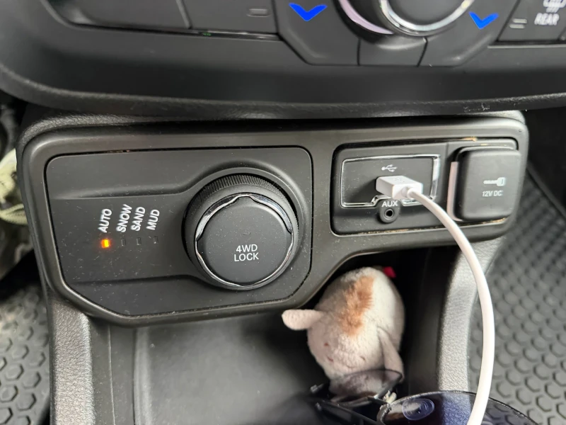 Jeep Renegade, снимка 14 - Автомобили и джипове - 52575567