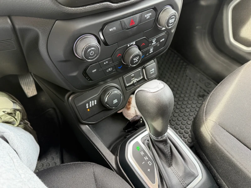 Jeep Renegade, снимка 6 - Автомобили и джипове - 52575567