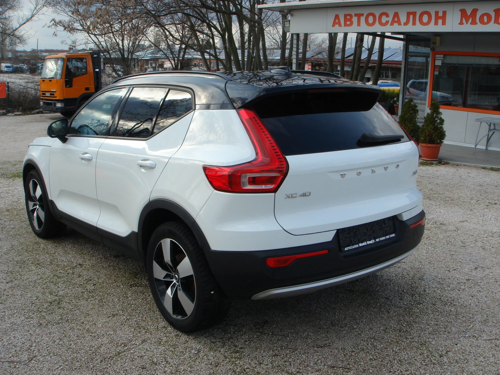 Volvo XC40 2.0D 4X4 AVTOMAT EURO 6D - изображение 3