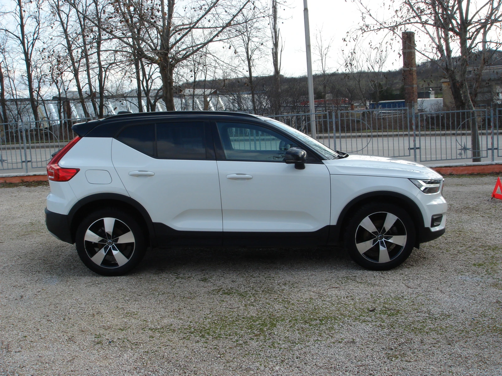 Volvo XC40 2.0D 4X4 AVTOMAT EURO 6D - изображение 6