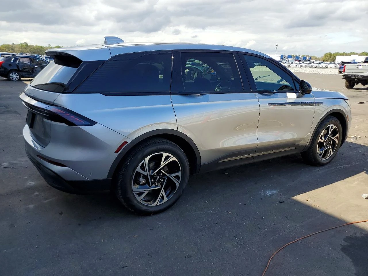 Други Друг 2.0l Lincoln Nautilus Premiere, снимка 3 - Автомобили и джипове - 53944463