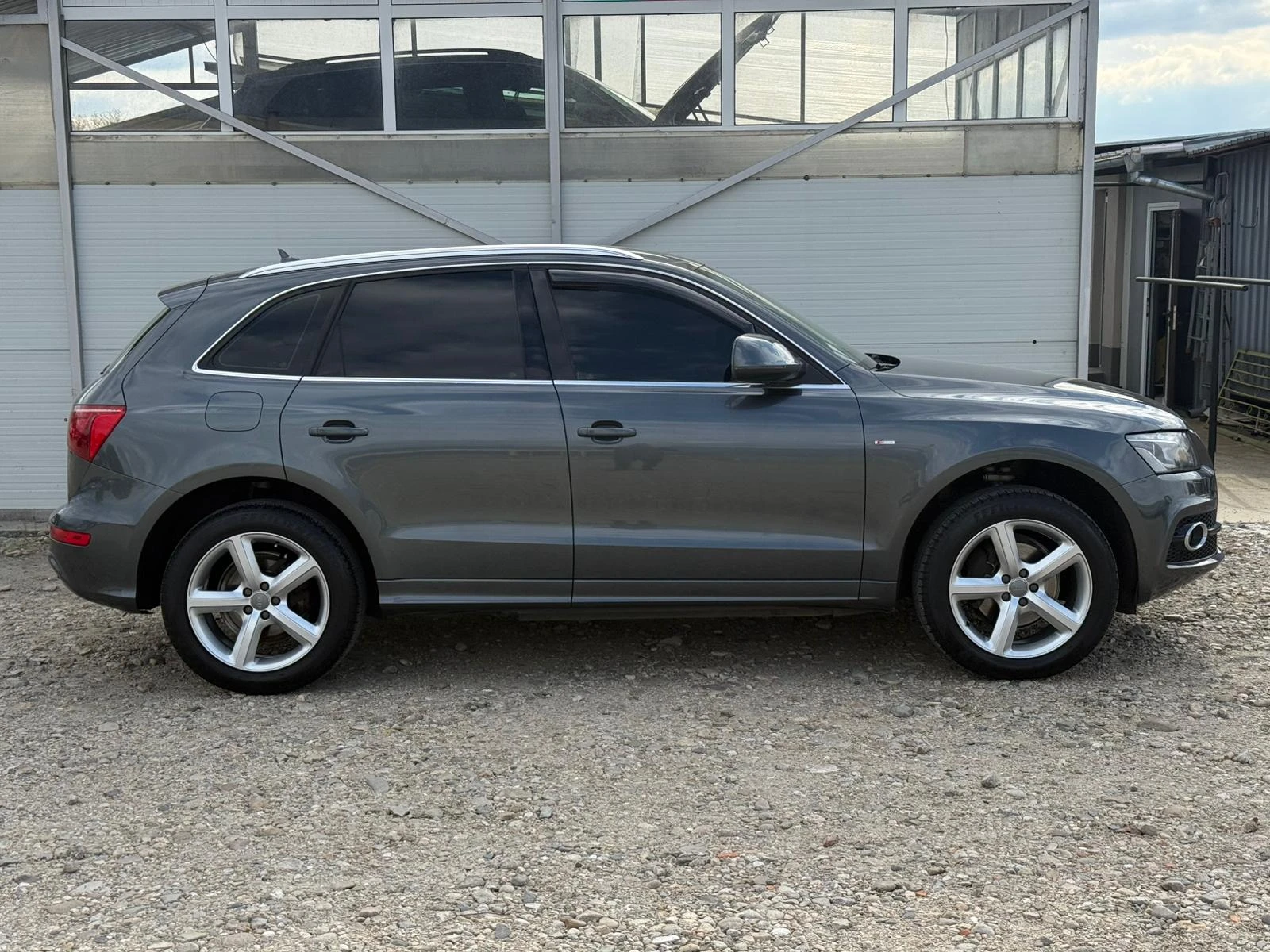 Audi Q5 2.0 TDI S-line/Quattro/Навигация/Led/Лизинг, снимка 3 - Автомобили и джипове - 54234921