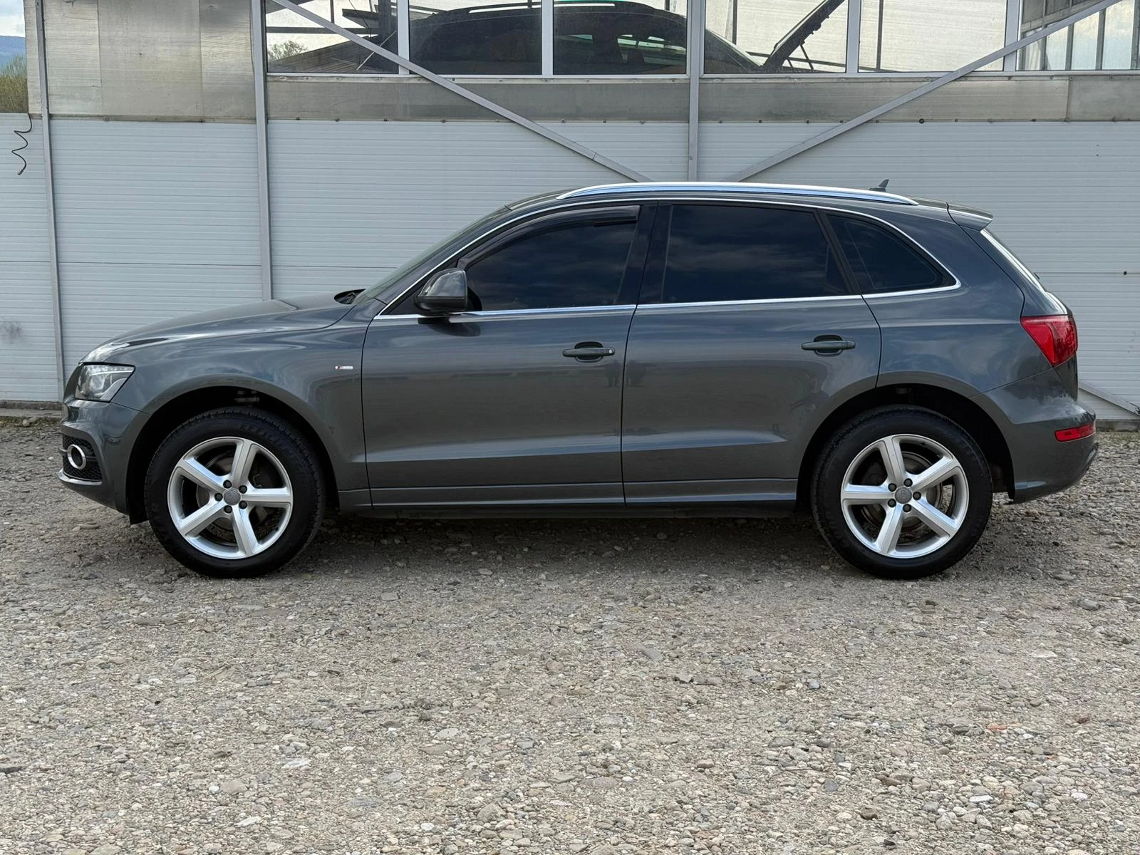Audi Q5 2.0 TDI S-line/Quattro/Навигация/Led/Лизинг, снимка 7 - Автомобили и джипове - 54234921