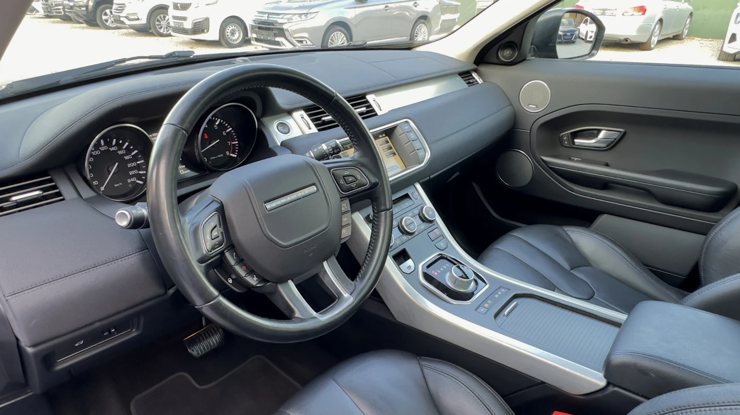 Land Rover Evoque 2.0Si4 4x4 AT9 Кожа Подгрев Navi Panorama, снимка 5 - Автомобили и джипове - 55940729