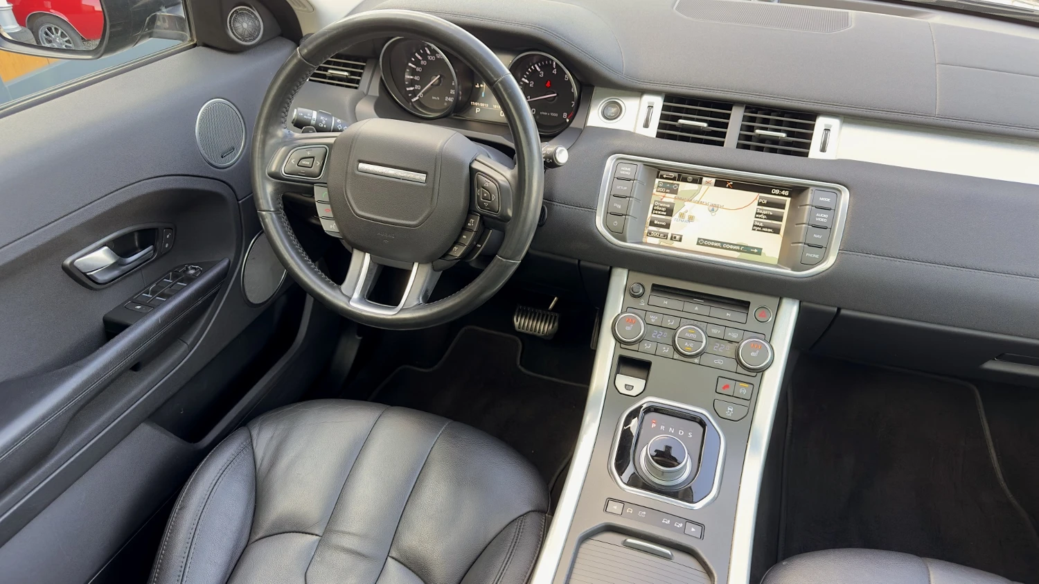 Land Rover Evoque 2.0Si4 4x4 AT9 Кожа Подгрев Navi Panorama, снимка 7 - Автомобили и джипове - 55940729