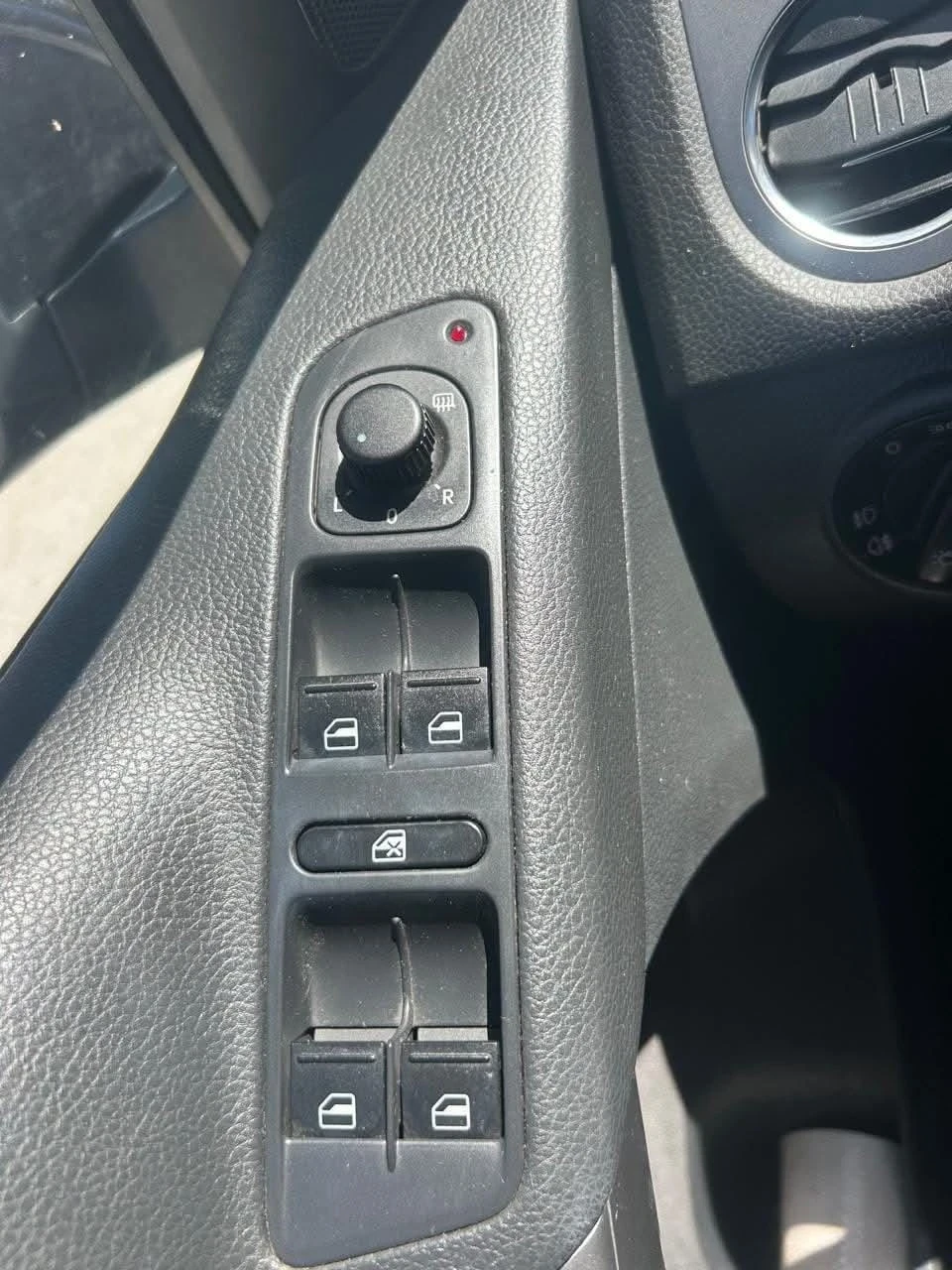 VW Tiguan, снимка 10 - Автомобили и джипове - 56217930