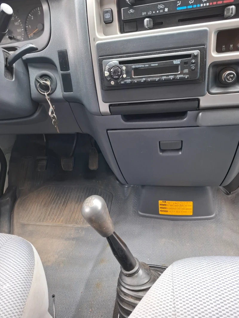 Toyota Hiace, снимка 7 - Бусове и автобуси - 52569928
