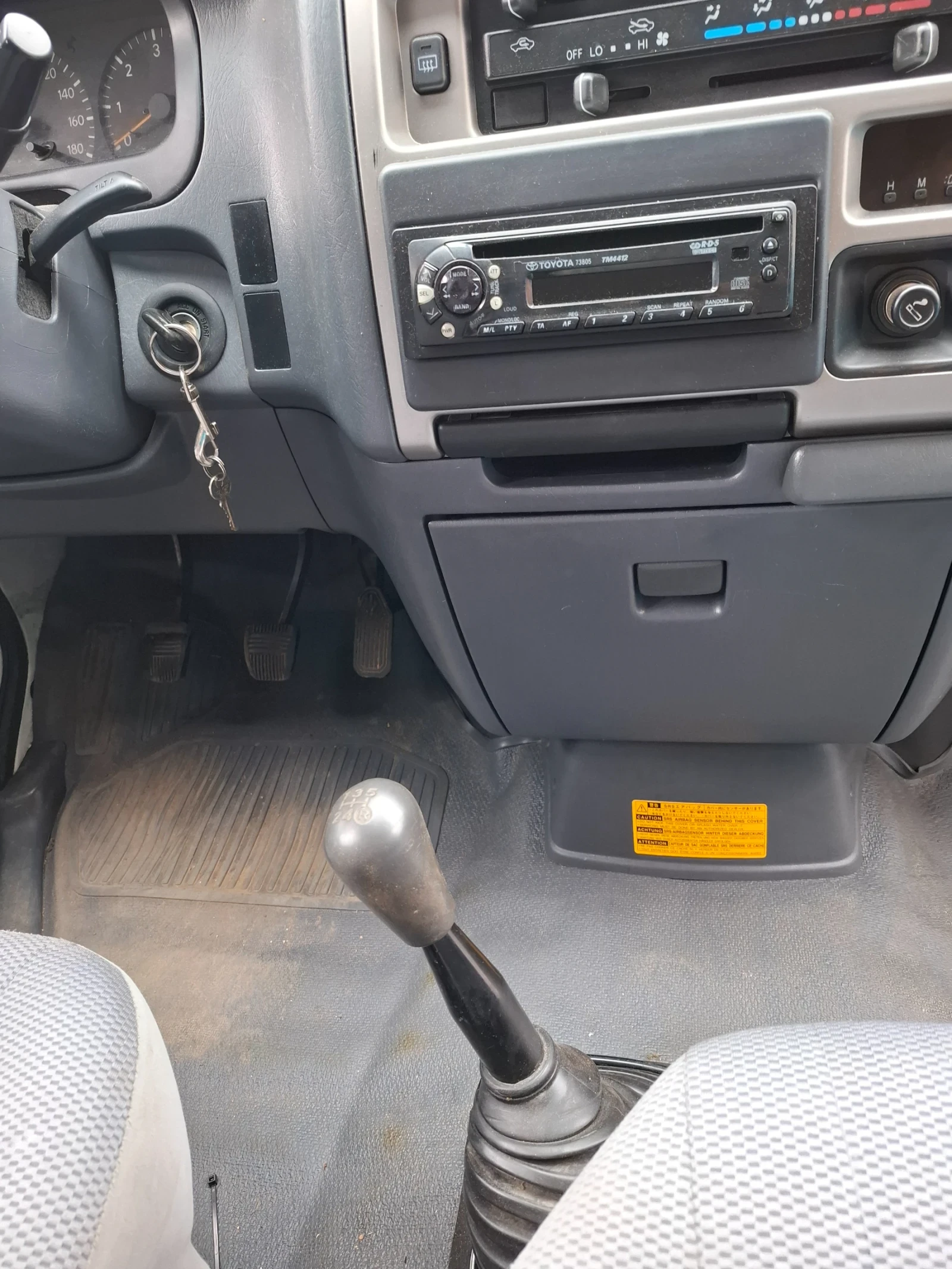 Toyota Hiace  - изображение 7