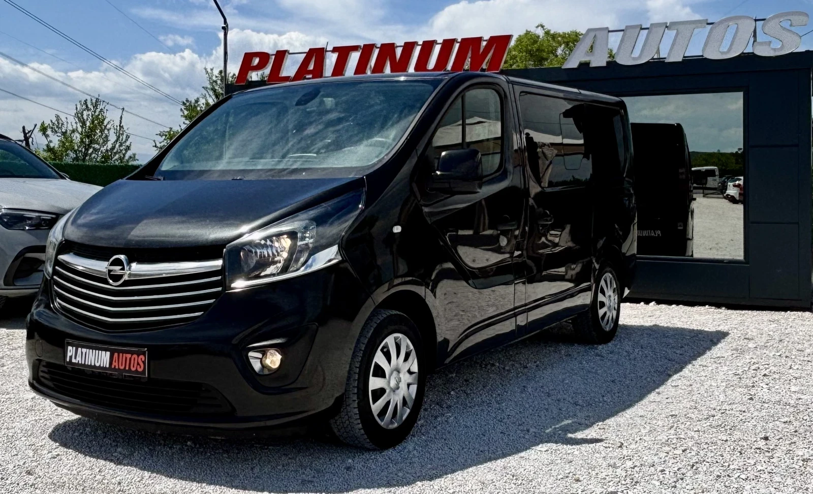 Opel Vivaro 1.6D/ПОДГРЕВ/NAVITOUCH/TOP, снимка 2 - Бусове и автобуси - 54544568