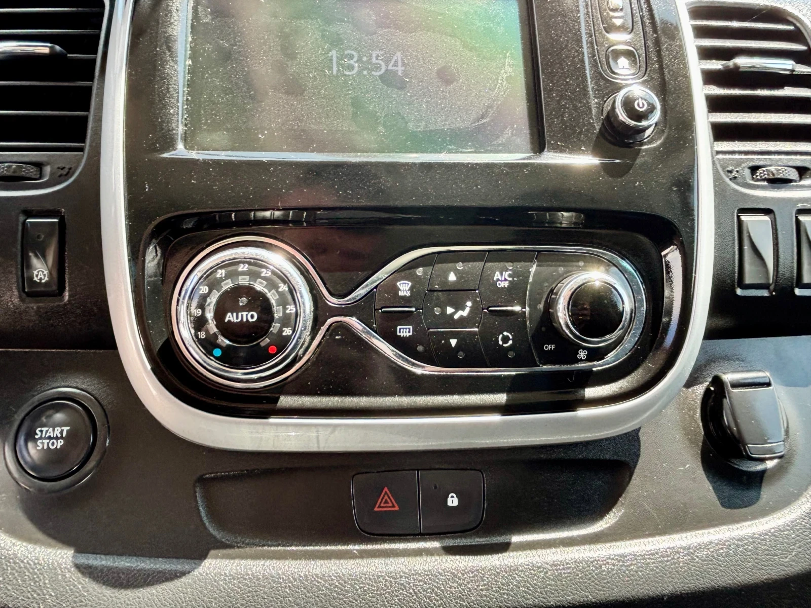 Opel Vivaro 1.6D/ПОДГРЕВ/NAVITOUCH/TOP, снимка 9 - Бусове и автобуси - 54544568