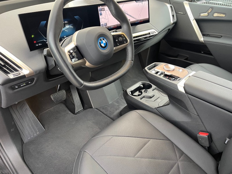 BMW iX 40/xDrive/M60-paket/Laze, снимка 13 - Автомобили и джипове - 38660242