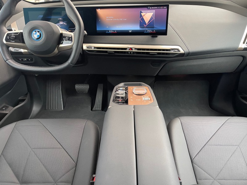 BMW iX 40/xDrive/M60-paket/Laze, снимка 14 - Автомобили и джипове - 38660242