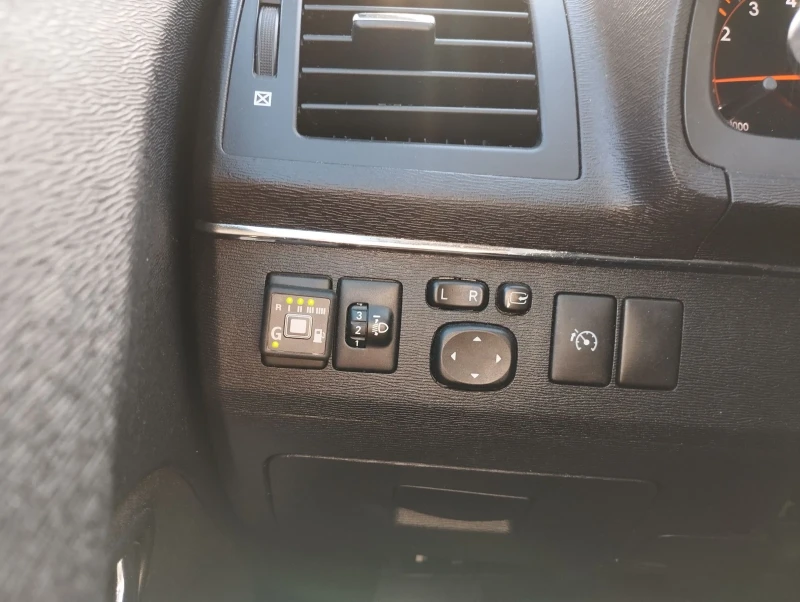 Toyota Avensis 1.8 147, снимка 12 - Автомобили и джипове - 53189158