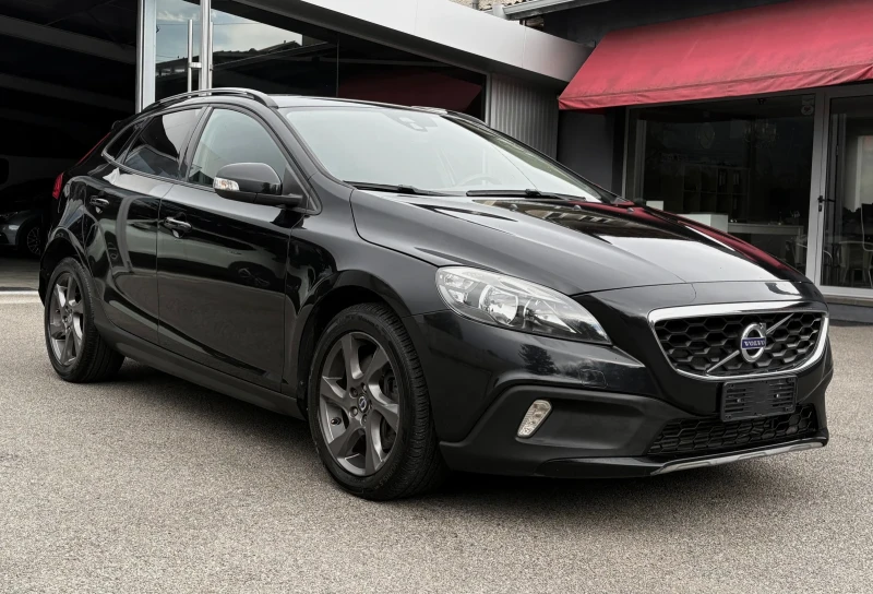 Volvo V40 Cross Country D3, 150HP, DIGITAL COCKPIT, ОБСЛУЖЕН - 16800 лв. - 68166375 | Car24.bg