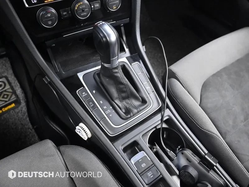 VW Golf 2.0 TDI, снимка 9 - Автомобили и джипове - 54300696