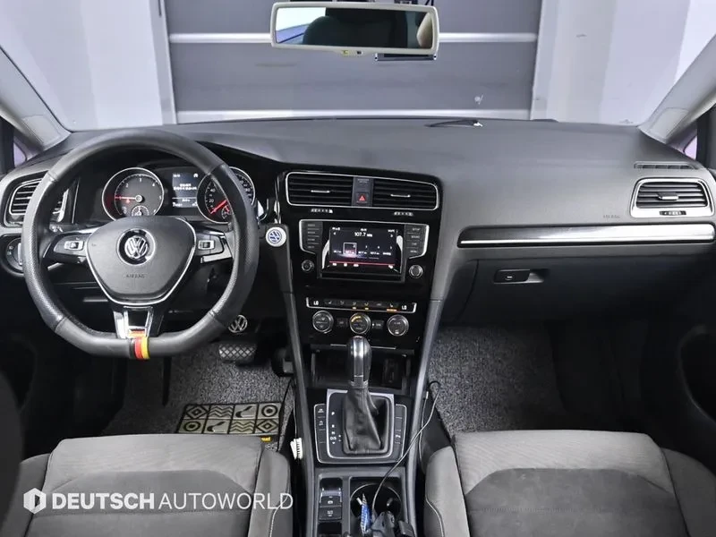 VW Golf 2.0 TDI, снимка 7 - Автомобили и джипове - 54300696